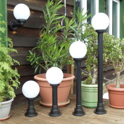 Lampa  ogrodowa Mleczna Kula wysokość 57cm